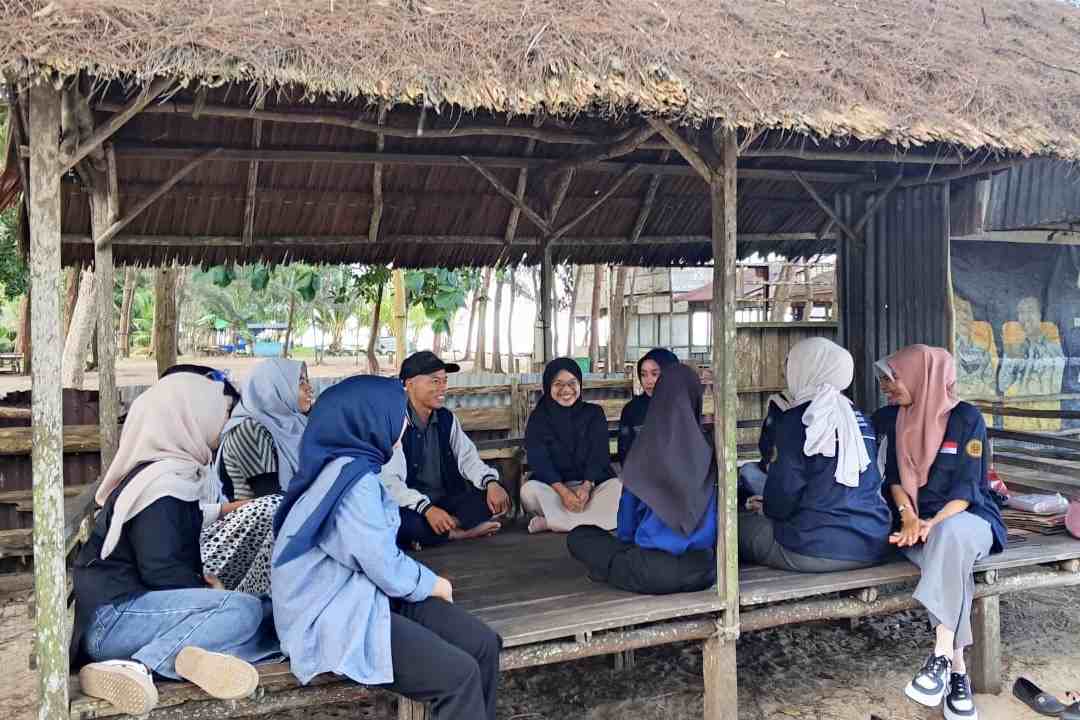 Perkuat Solidaritas di Pantai Cemara, Prodi PGMI UNISSAS Gelar Gathering Bertajuk 4 Pilar