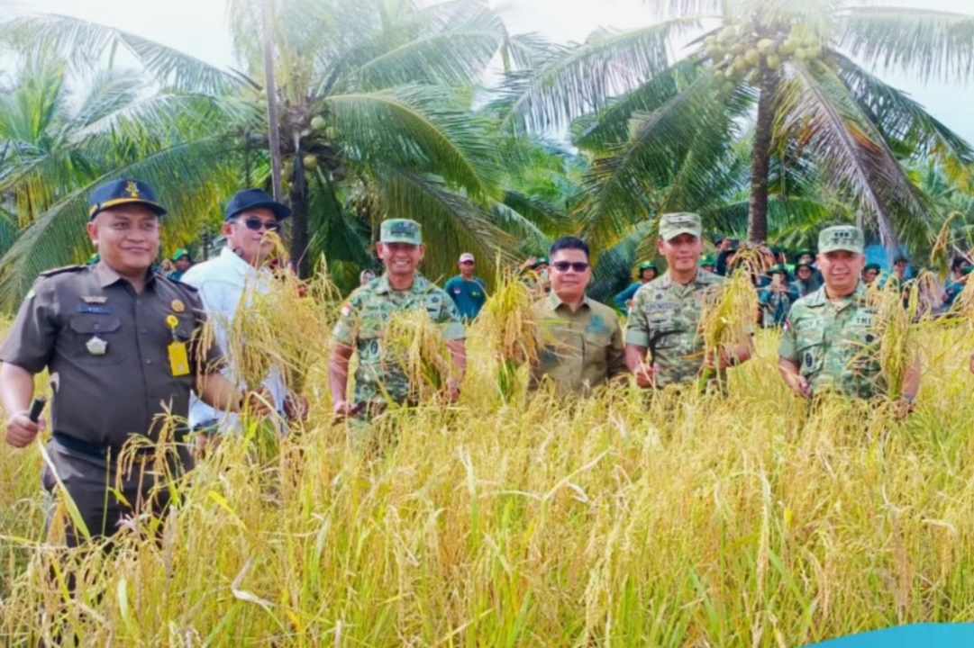 IP Naik Tajam, Bupati Satono Larang Petani Jual Gabah Murah untuk Kesejahteraan Petani