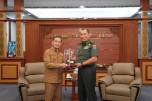 Pamit ke Mabes TNI, Pangdam XII/Tanjungpura Mayjen Jamallulael Terima Apresiasi Khusus dari Gubernur Ria Norsan