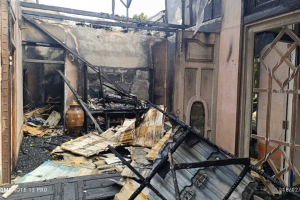 Ringankan Beban Korban Kebakaran di Semparuk, Kemenag Sambas Serahkan Bantuan untuk Keluarga Pak Risian