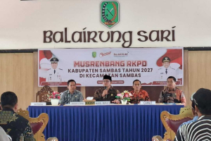 Jemput Aspirasi Desa, Wabup Heroaldi Buka Musrenbang Kecamatan Sambas di Balairungsari