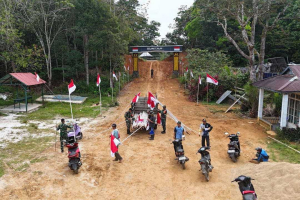 Simbol Cinta NKRI dari Perbatasan: Meriahnya Pembentukan Kampung Merah Putih di Temajuk Sambas